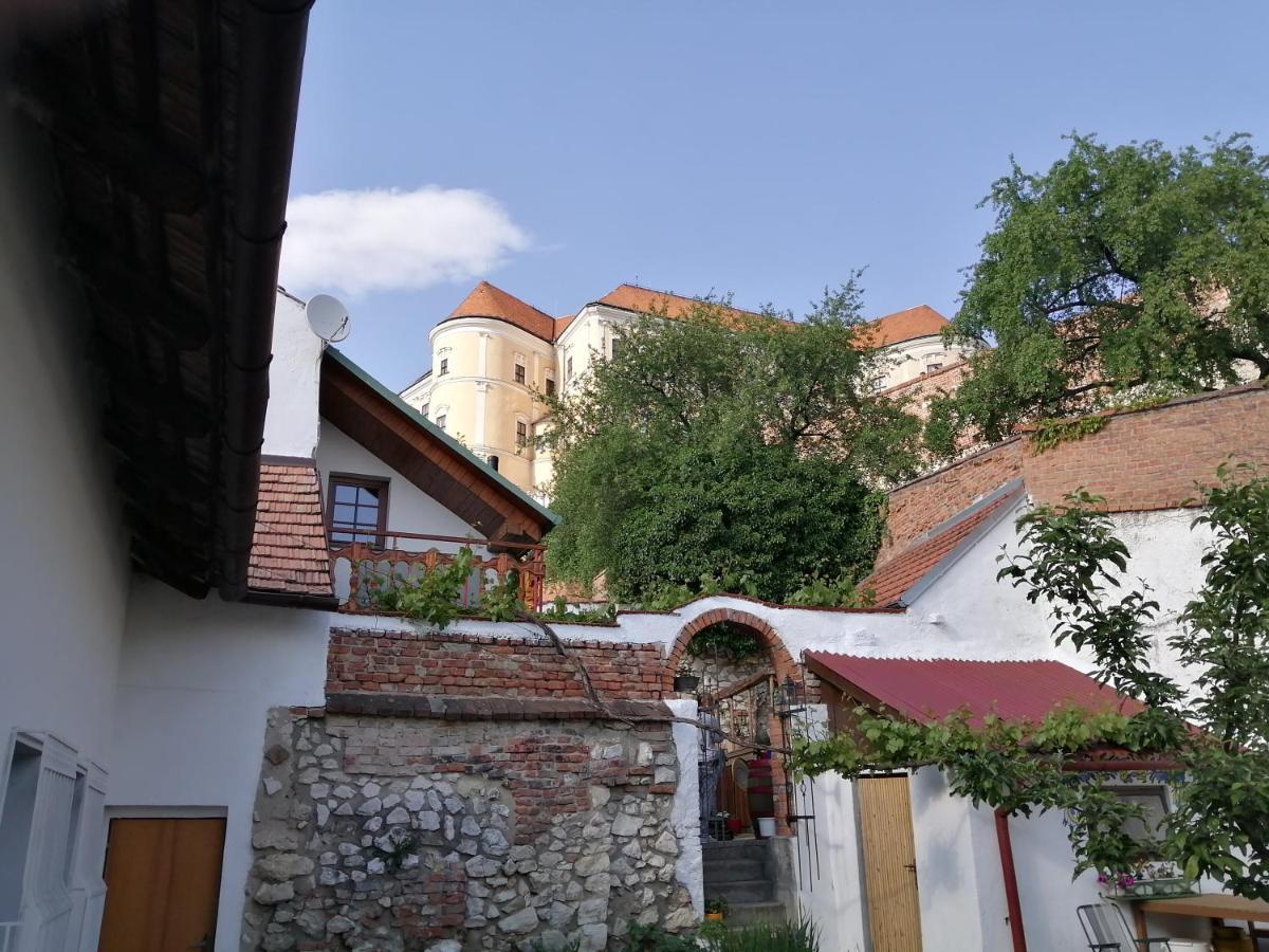 Castle-Wall-Inn 미쿨로프 외부 사진
